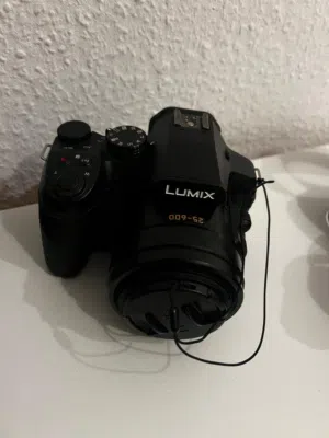 للبيع كاميرة Panasonic Lumix FZ300