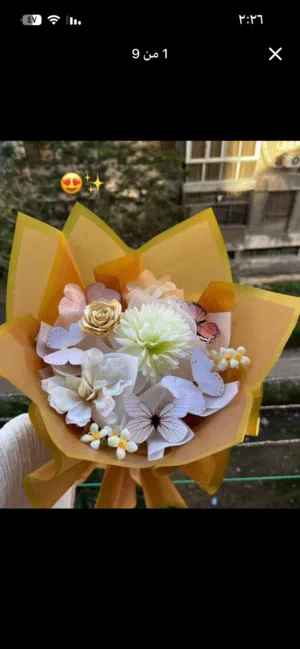 بوكيه ورد تحفه تحفه ومش بس كده  ده بينور كمان في ليد خطير خطير  متاح تحطي في صور لو عايزه كمان