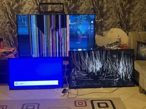 للبيع ثلاث تلفزيونات  For sale three TV screens