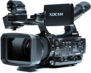 كاميرا فيديو احترافية محمولة سوني من طراز Sony PMW-100 XDCAM HD422 بمبلغ زهيد.