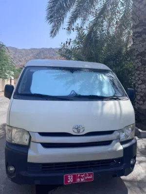باص للنقل و التوصيل العام