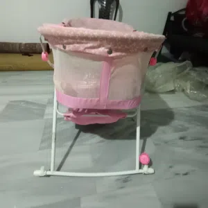 سرير اطفال للبيع