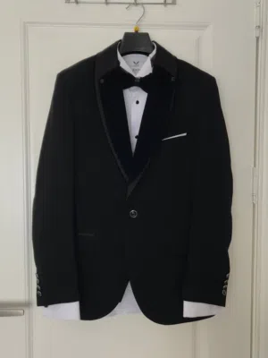 بدلة عريس + حذاء بسعر البلاش