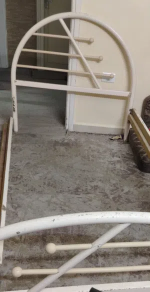 تخت خشب زان ملفوف على البخار  مع فرشته  حبه حلوه نادره  وبسكليت أطفال  لعمر 6 سنوات