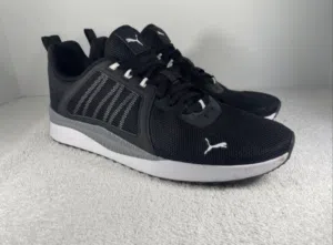 حذاء رياضي غير مستعمل مقاس 42-43