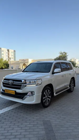 Used Toyota Land Cruiser in Muscat