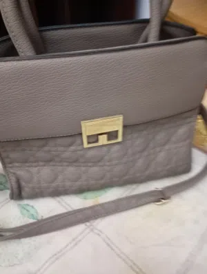 حقيبة نساءية اءطالية ماركة