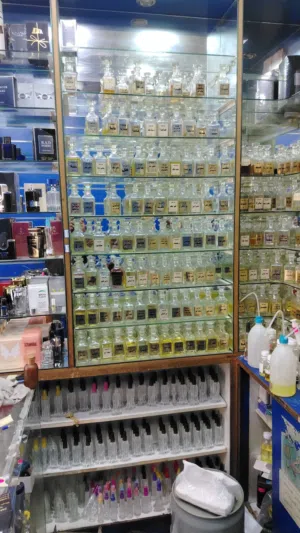 ديكور محل عطور للبيع