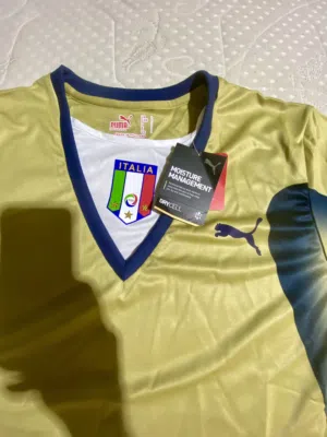 مالية حارس منتخب إيطاليا puma