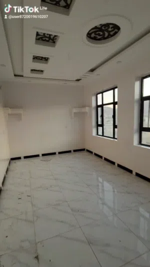 2 m2 5 Bedrooms Apartments for Rent in Sana'a Hayi AlShabab Walriyada