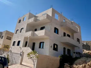 بيت 3 طوابق للبيع