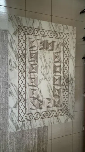 طاولة أرضية