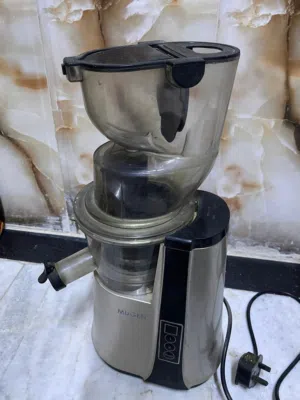 للبيع عصارة MUGEN الأصلية (Slow Juicer) بحالة ممتازة