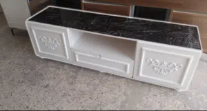 طاولة تلفاز بحالة ممتازة