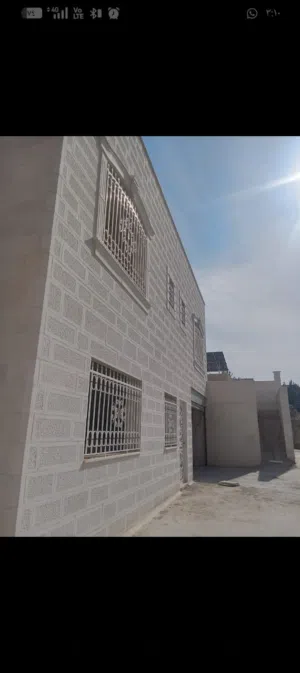 400 m2 More than 6 bedrooms Townhouse for Sale in Zarqa Iskan Al Batrawi