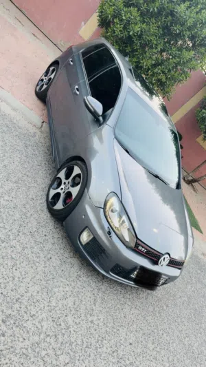 للبيع سياره فولكس فاجن جولف GTI موديل 2012