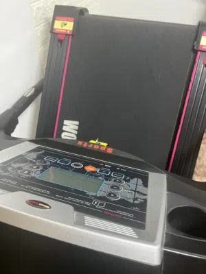 جهاز مشي مع رجاج للنحت بحالة ممتازة