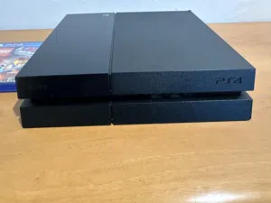 (Sony PlayStation 4 (PS4