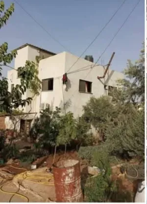 ‏٤ غرف نوم ‏.‏ ٣ حمّامات ‏.‏ 200 م٢‏0