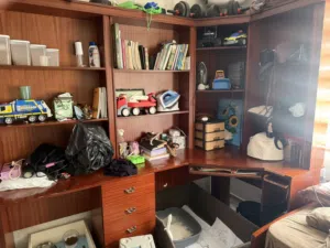 مكتبة غرفة نوم بحاله جيده جدا