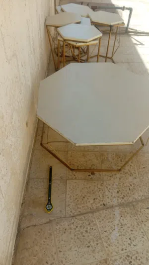 طاولات للبيع