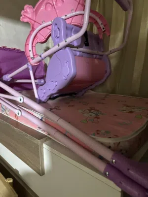 سرير أطفال مع الفرشه