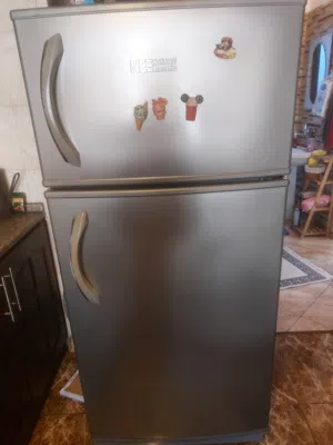 ثلاجة للبيع