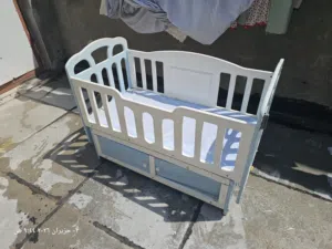 سرير طفل خشب