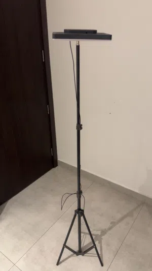 ليت ابجوره زينه و استعمال خفيف و ماتعاني من المشاكل و زينه للغرف light for room