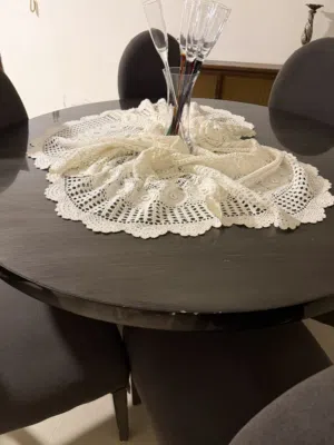 طاولة طعام دائرية
