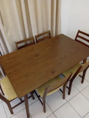 تربيزه سفره سته كراسي خشب بحاله ممتاذه  ومرتبه سرير دبل  بحاله ممتاذة