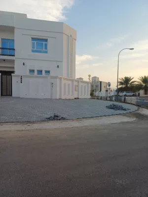 خدمة تركيب أرضيات وسيراميك وإنترلوك وعوازل وأخرى في مسقط وغيرها