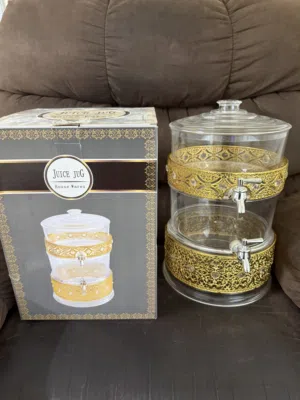 Juice jug and serving plate