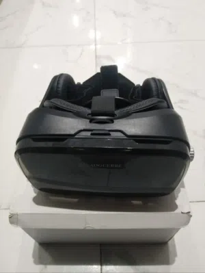 نظارة واقع افتراضي مع ريموت كنترول + العلبة الأصلية (منتج أمريكي أصلي) بحالة ممتازة باكتوبر