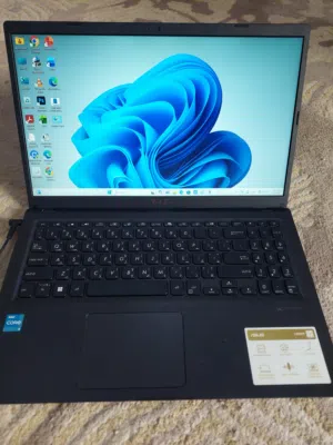 للبيع لابتوب  ASUS بحاله نظيفه جدا