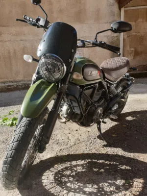 قابل للاقساط( مع دفعة) او للبدل على سيارة اقتصادية Ducati Scrambler 2015