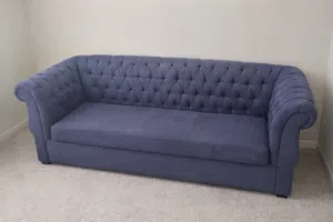 كرسي ازرق مستخدم للبيع