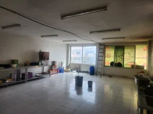عده مطعم حمص وفلافل للبيع
