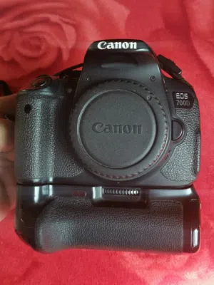 كاميرا كانون EOS 700D