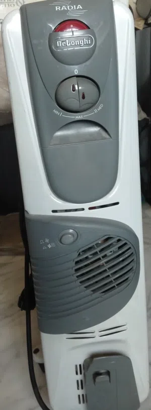 مدفأة (دفاية) صوبة كهرباء رديتر زيت ديلونجي DeLonghi ايطالية