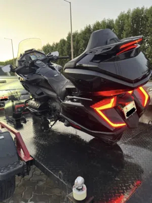 دراجة Honda Gold Wing 1800 موديل 2023، بحالة الوكالة ونظيفة مع القالوصة