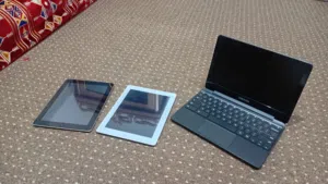 2 ipad for sale + 1 laptop chrombook  for sale good condition