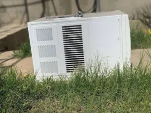 مكيف قطعة واحدة بحالة ممتازة