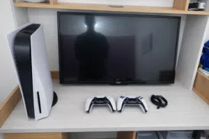 للبيع بلايستيشن 5 بحالة ممتازة (نظيف جداً)