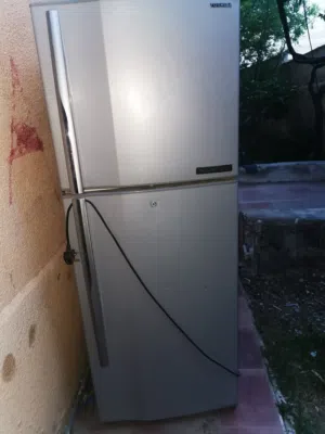 براد توشيبا للبيع بحال ممتازه   للبيع