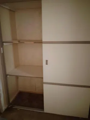 خزانة حيط ثقيله