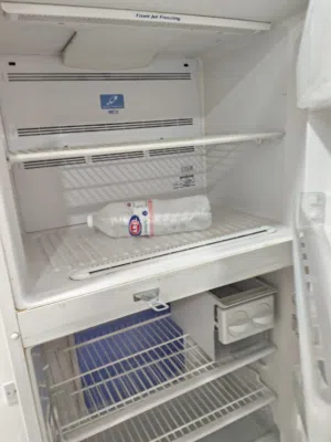 ثلاجة  كبيرة بحالة ممتازة