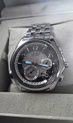 ساعة ستيزين eco-drive جديدة تماما تعمل عن طريق الضوء
