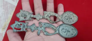 ملاعق برونزيه قديمة جدا