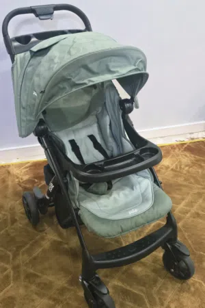 عربة اطفال ماركة جوي، استعمال بسيط، جدا نظيفه